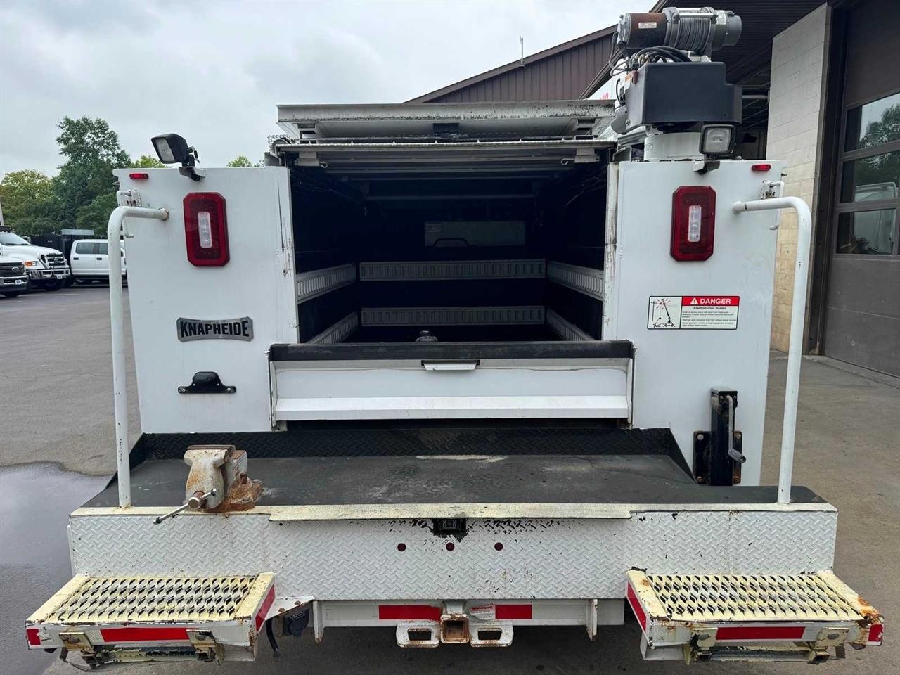 Ford Super Duty F-550 DRW XL 4WD Reg Cab 145" WB 60" CA 2019