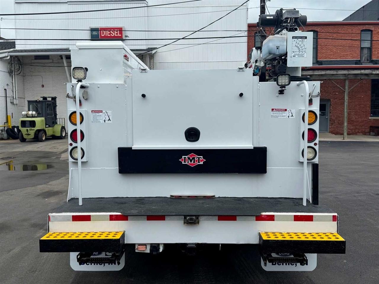 Ford Super Duty F-550 DRW XL 4WD Reg Cab 145" WB 60" CA 2018