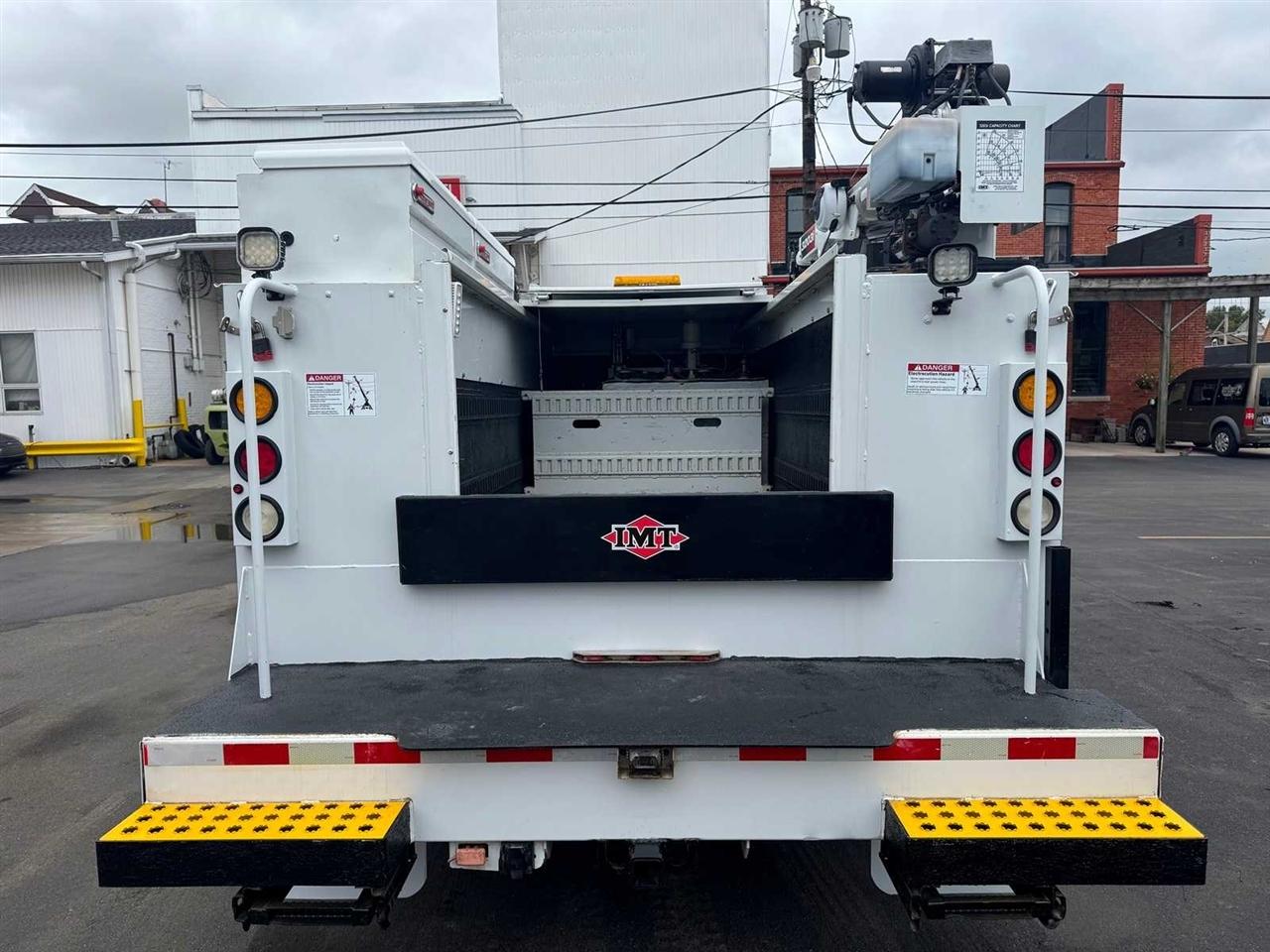Ford Super Duty F-550 DRW XL 4WD Reg Cab 145" WB 60" CA 2018