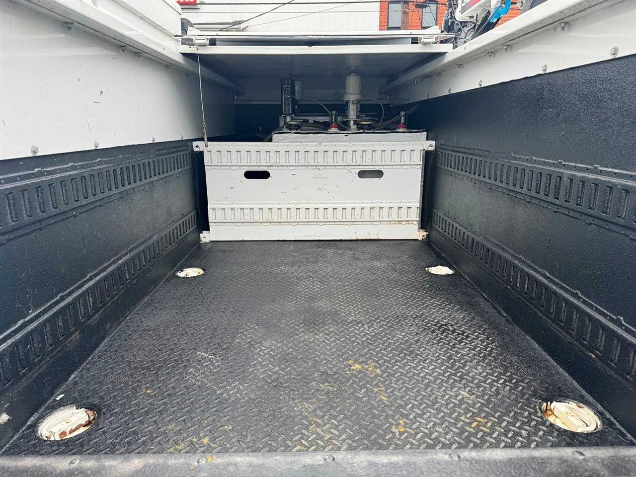 Ford Super Duty F-550 DRW XL 4WD Reg Cab 145" WB 60" CA 2018