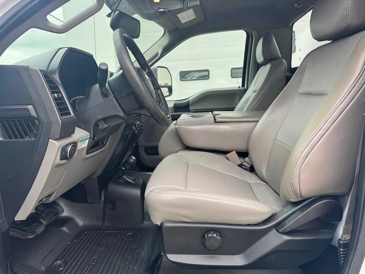 Ford Super Duty F-550 DRW XL 4WD Reg Cab 145" WB 60" CA 2018