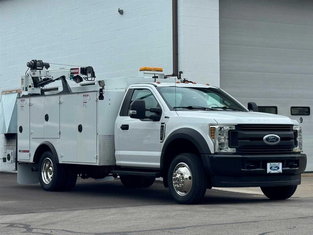 Ford Super Duty F-550 DRW XL 4WD Reg Cab 145" WB 60" CA 2018