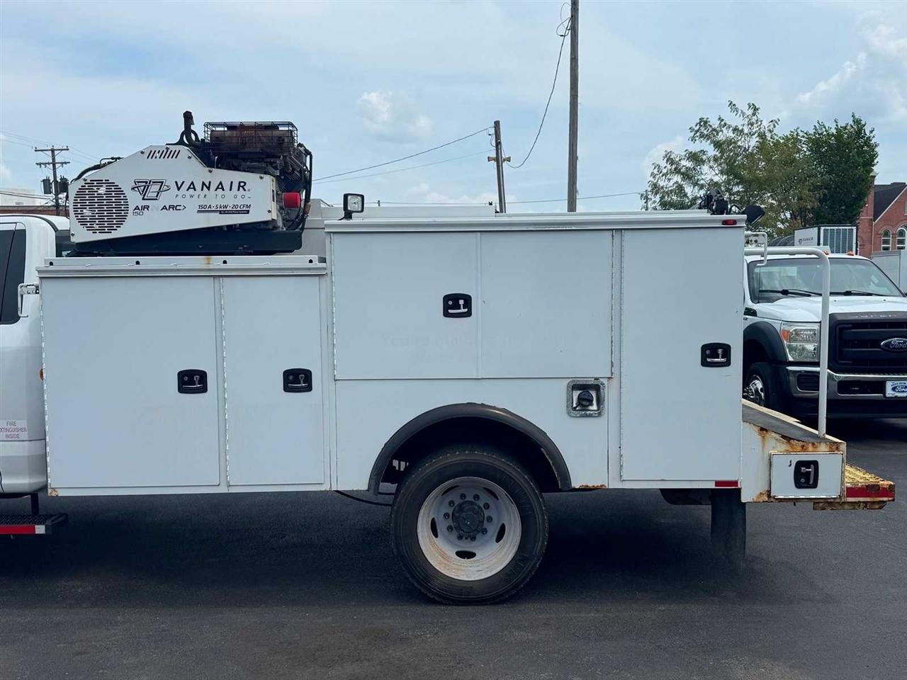 Ford Super Duty F-550 DRW XLT 4WD Reg Cab 145" WB 60" CA 2019