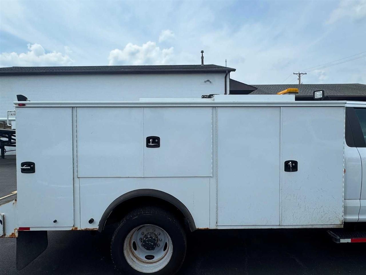 Ford Super Duty F-550 DRW XLT 4WD Reg Cab 145" WB 60" CA 2019