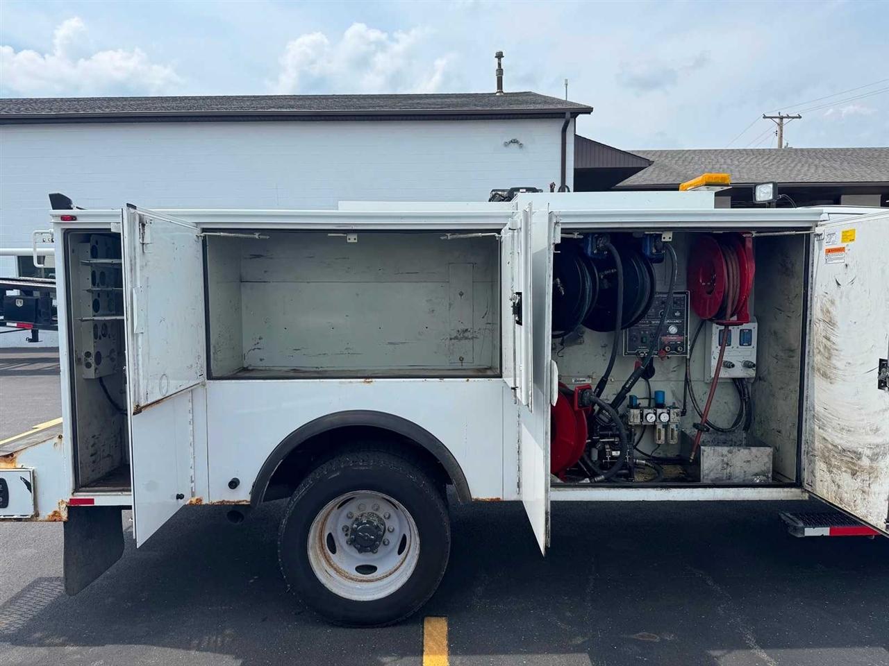 Ford Super Duty F-550 DRW XLT 4WD Reg Cab 145" WB 60" CA 2019