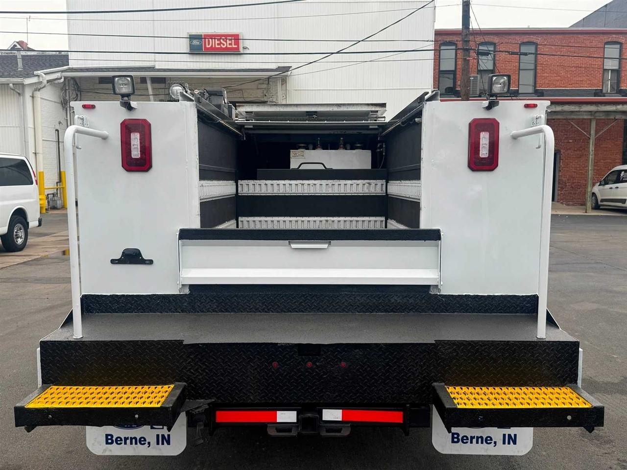 Ford Super Duty F-550 DRW XL 4WD Reg Cab 145" WB 60" CA 2019