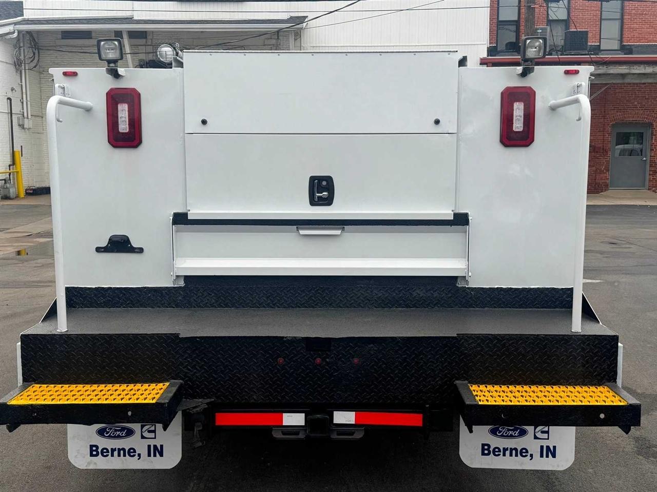 Ford Super Duty F-550 DRW XL 4WD Reg Cab 145" WB 60" CA 2019