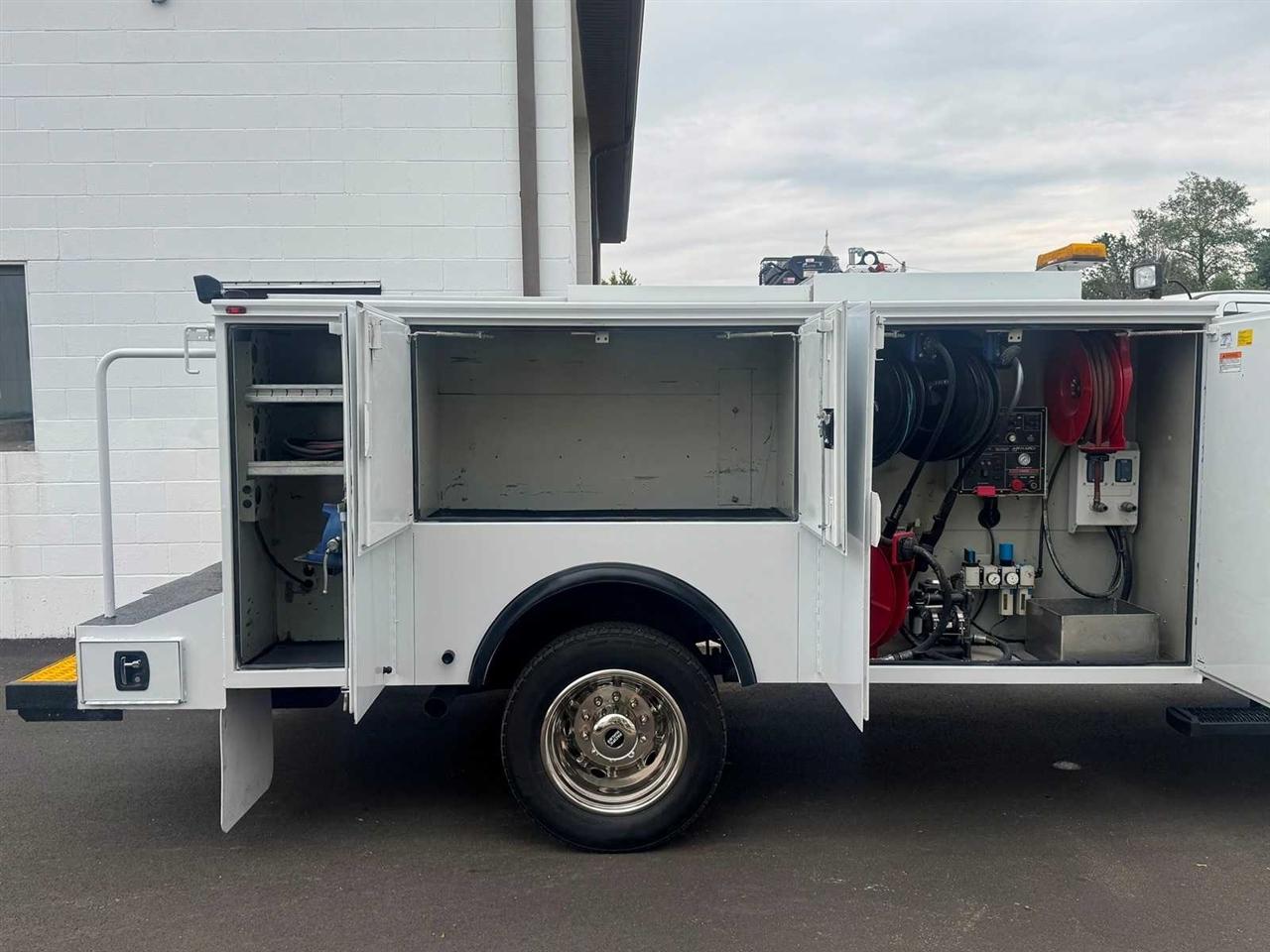 Ford Super Duty F-550 DRW XL 4WD Reg Cab 145" WB 60" CA 2019