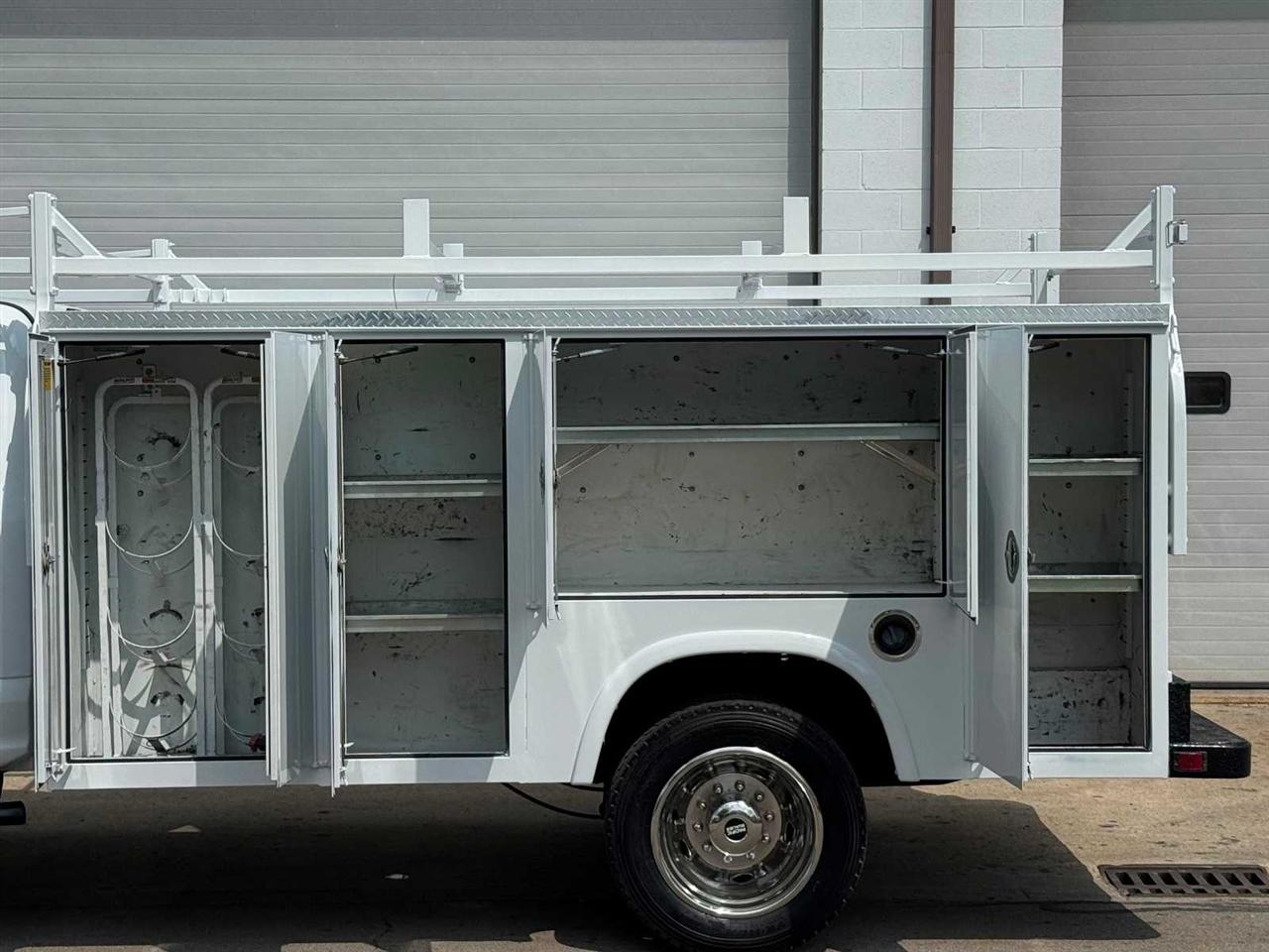 Ford Super Duty F-550 DRW XL 4WD Reg Cab 145" WB 60" CA 2019