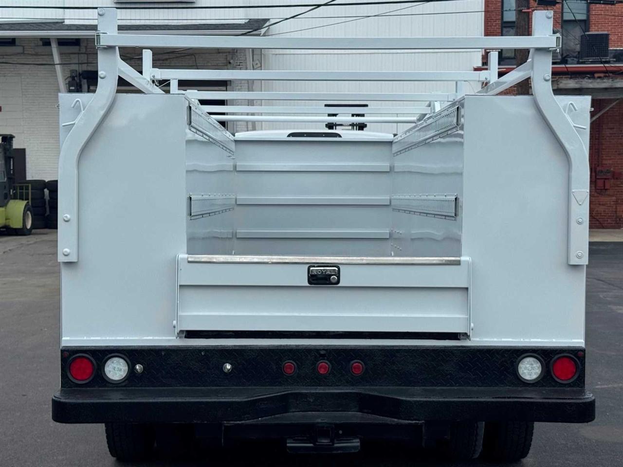 Ford Super Duty F-550 DRW XL 4WD Reg Cab 145" WB 60" CA 2019