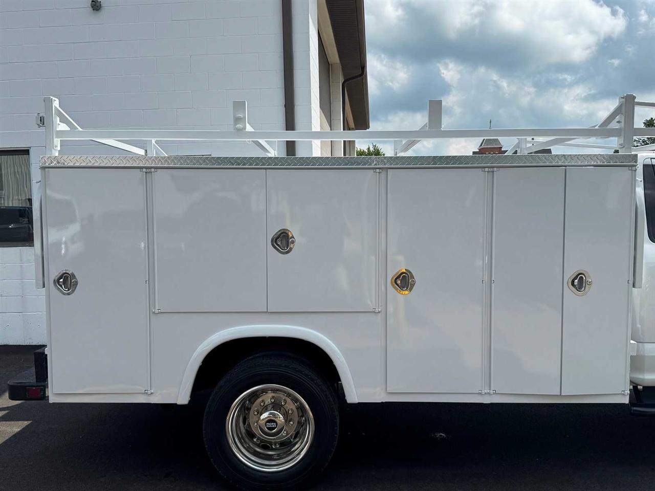 Ford Super Duty F-550 DRW XL 4WD Reg Cab 145" WB 60" CA 2019