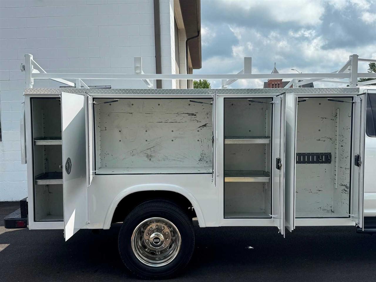 Ford Super Duty F-550 DRW XL 4WD Reg Cab 145" WB 60" CA 2019
