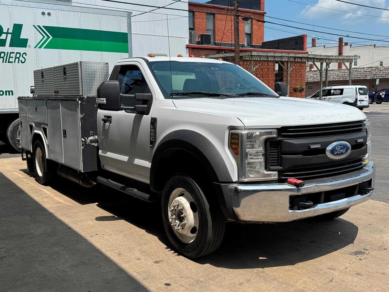 Ford Super Duty F-550 DRW XLT 4WD Reg Cab 145" WB 60" CA 2019