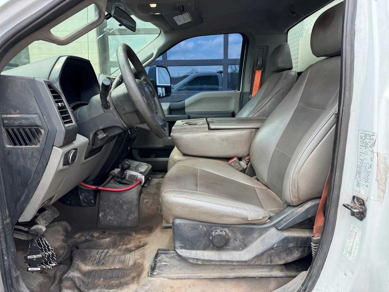 Ford Super Duty F-550 DRW XLT 4WD Reg Cab 145" WB 60" CA 2019