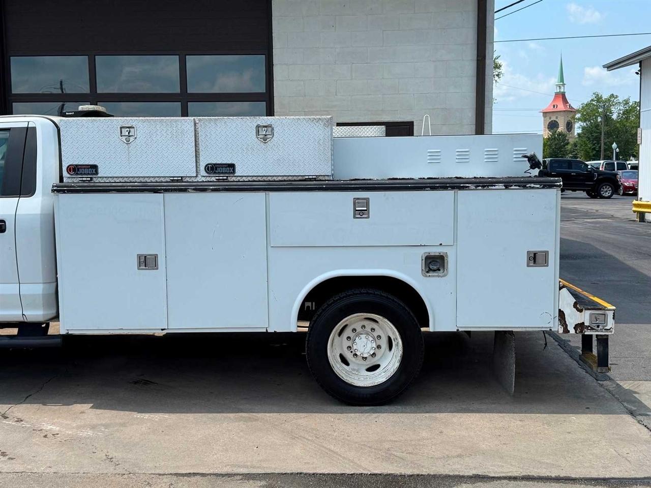 Ford Super Duty F-550 DRW XLT 4WD Reg Cab 145" WB 60" CA 2019
