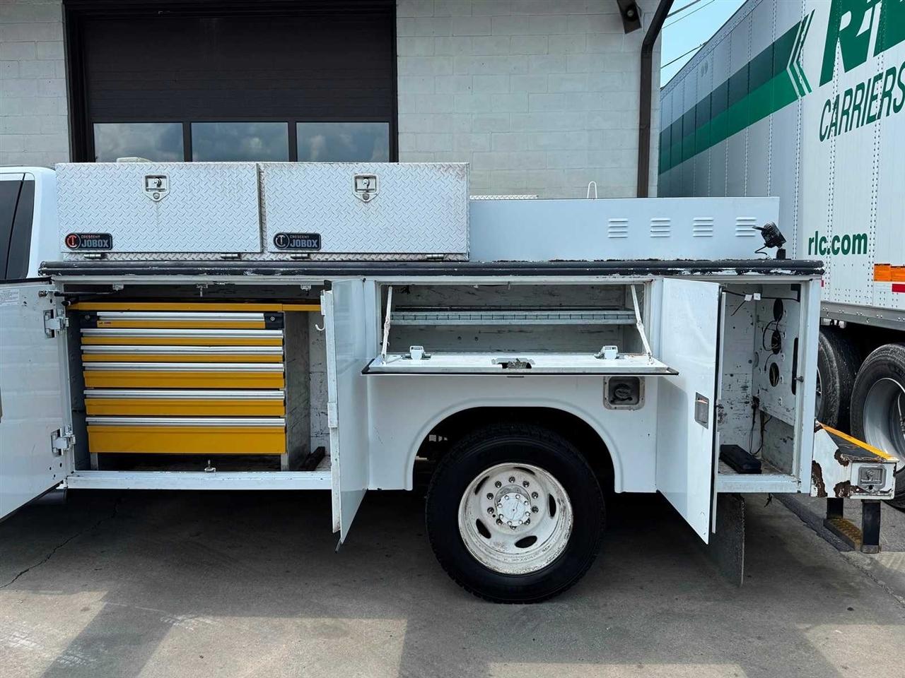 Ford Super Duty F-550 DRW XLT 4WD Reg Cab 145" WB 60" CA 2019