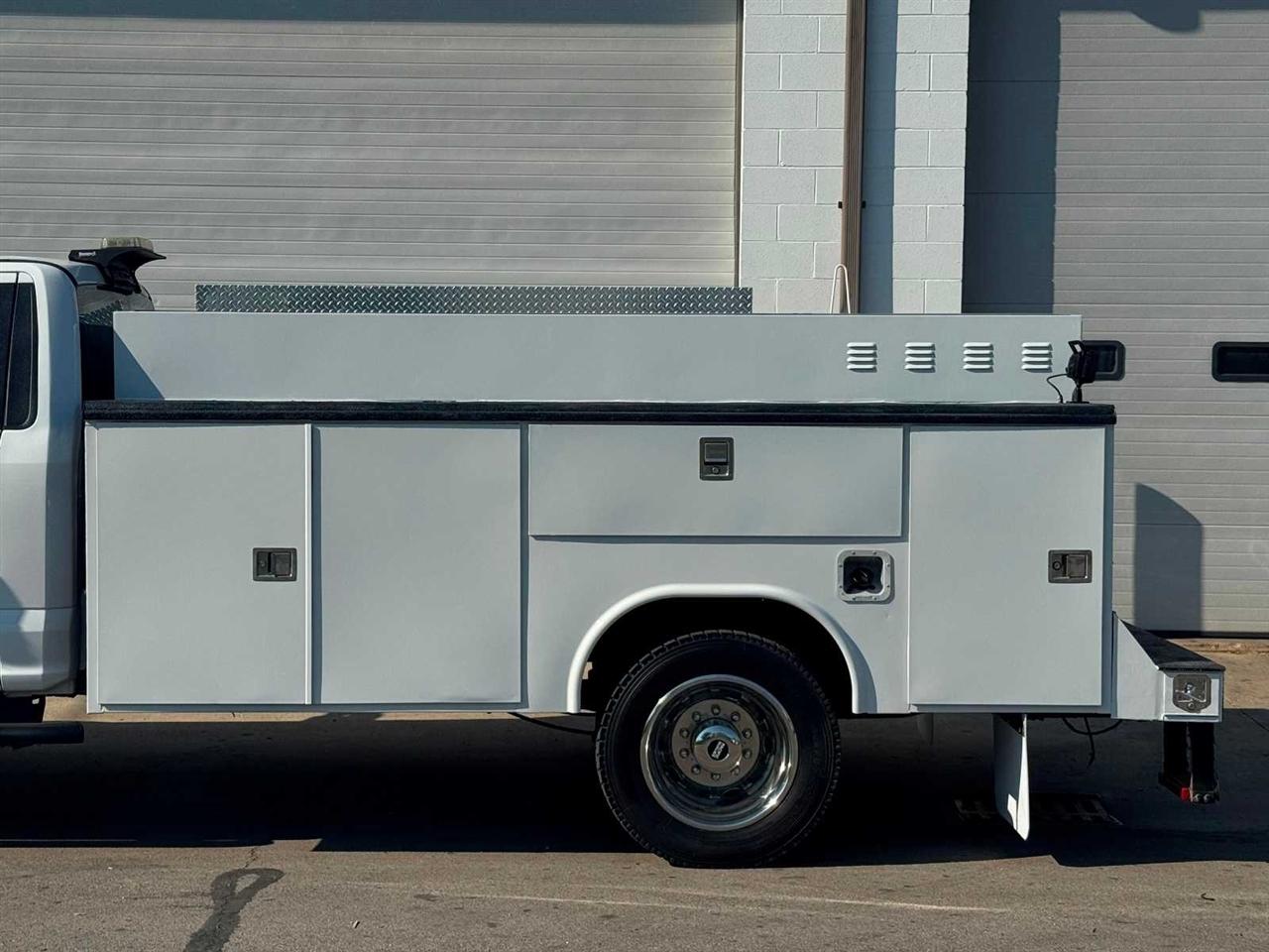 Ford Super Duty F-550 DRW XL 4WD Reg Cab 145" WB 60" CA 2019