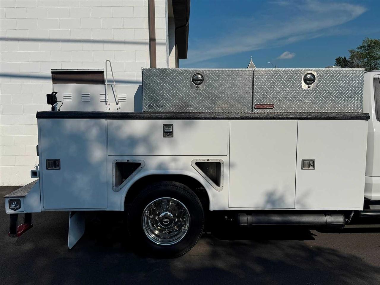 Ford Super Duty F-550 DRW XL 4WD Reg Cab 145" WB 60" CA 2019