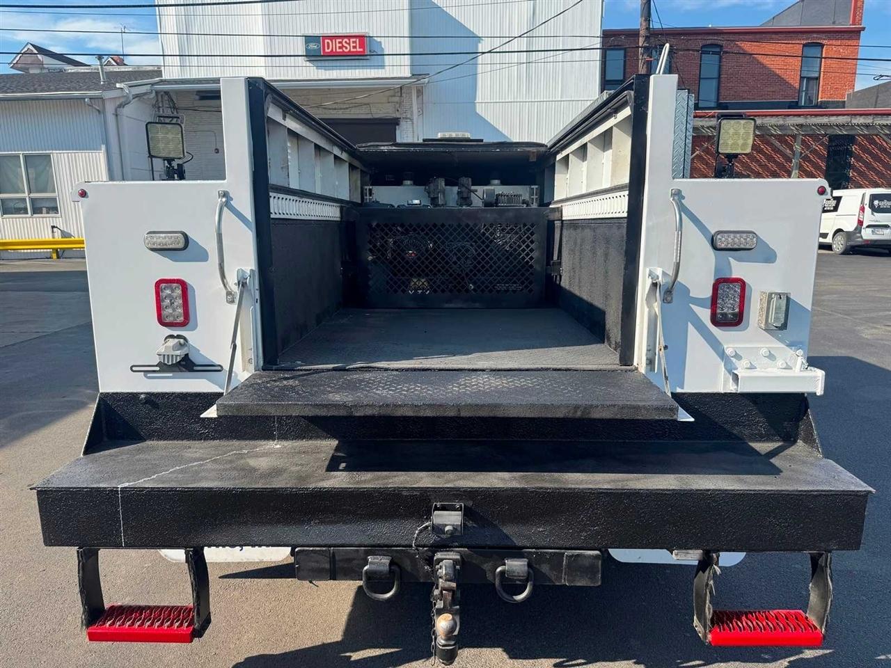 Ford Super Duty F-550 DRW XL 4WD Reg Cab 145" WB 60" CA 2019