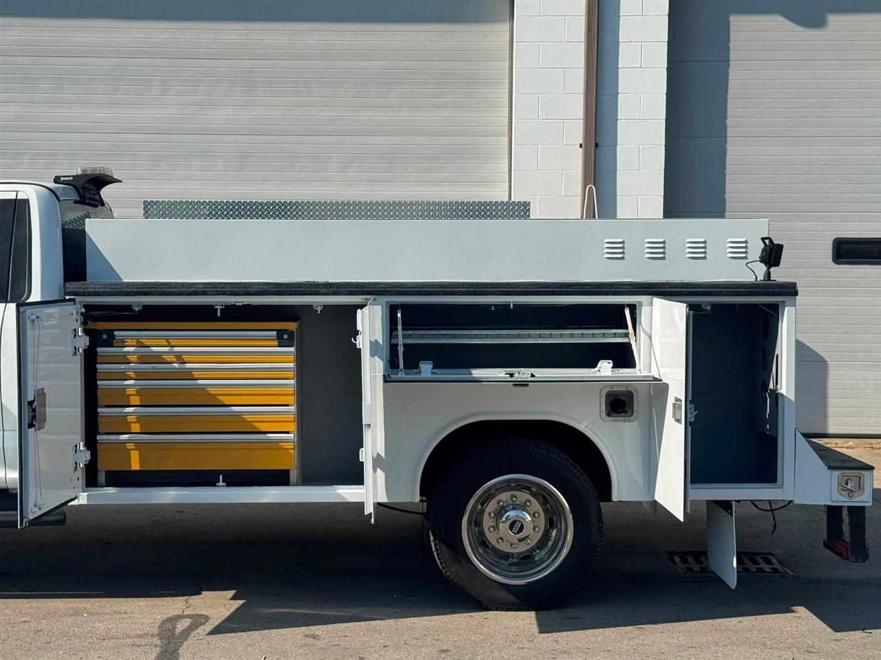 Ford Super Duty F-550 DRW XL 4WD Reg Cab 145" WB 60" CA 2019