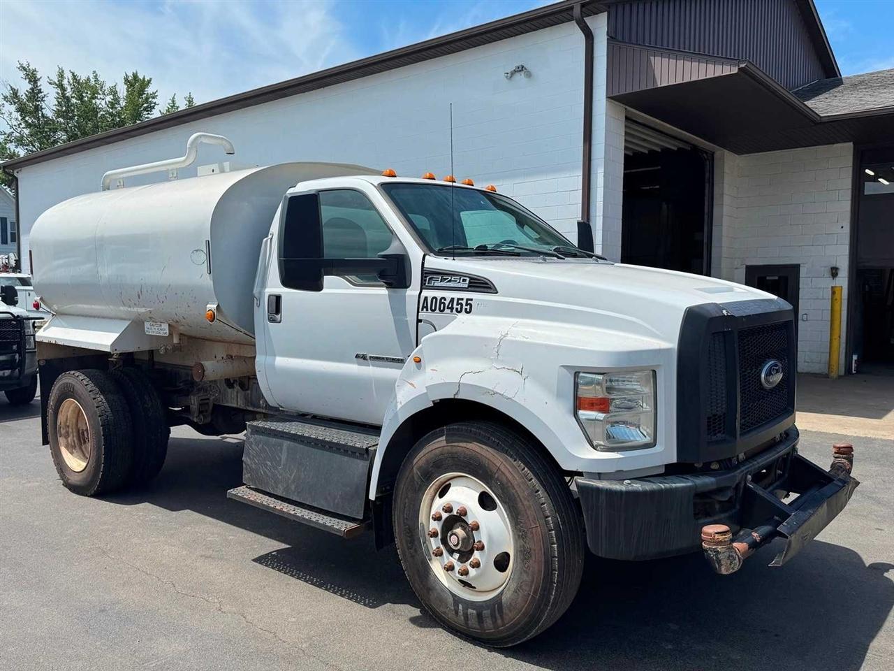 Ford Super Duty F-750 Straight Frame Reg Cab 2016
