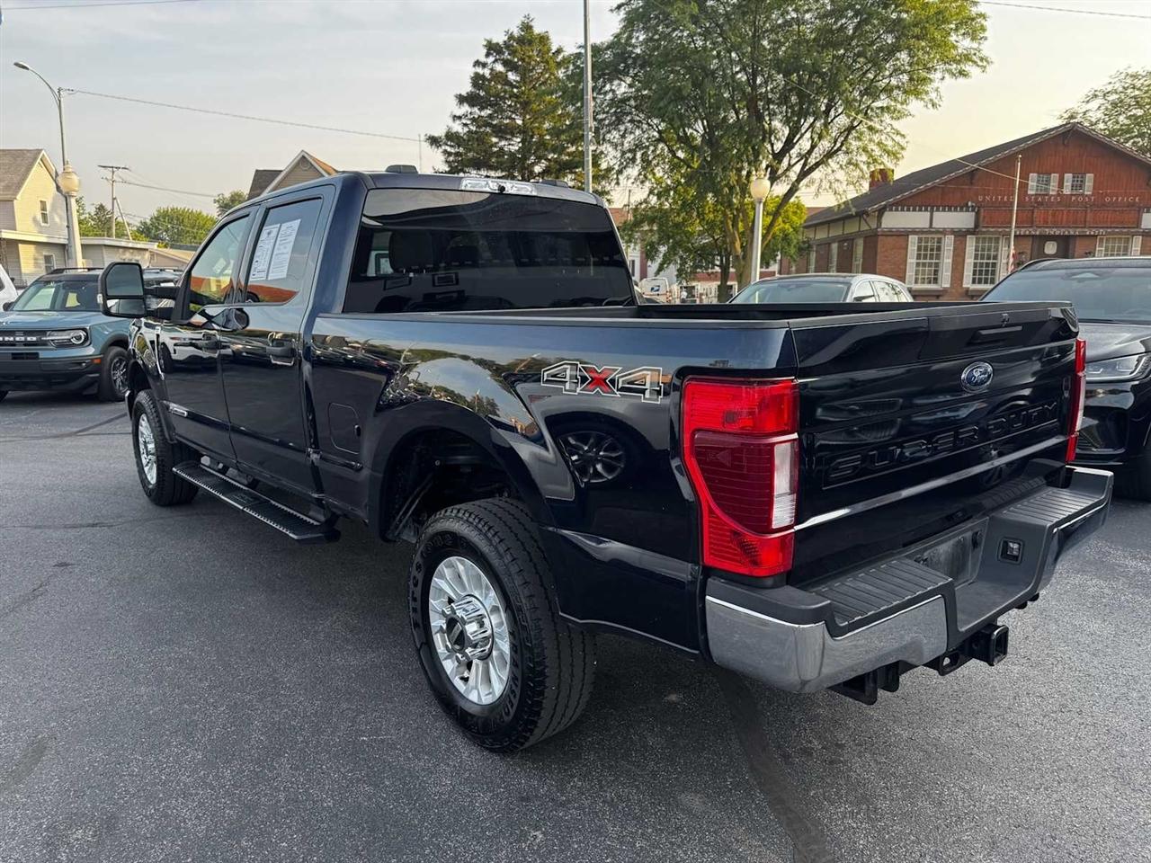 Ford Super Duty F-350 SRW XLT 4WD Crew Cab 6.75' Box 2022