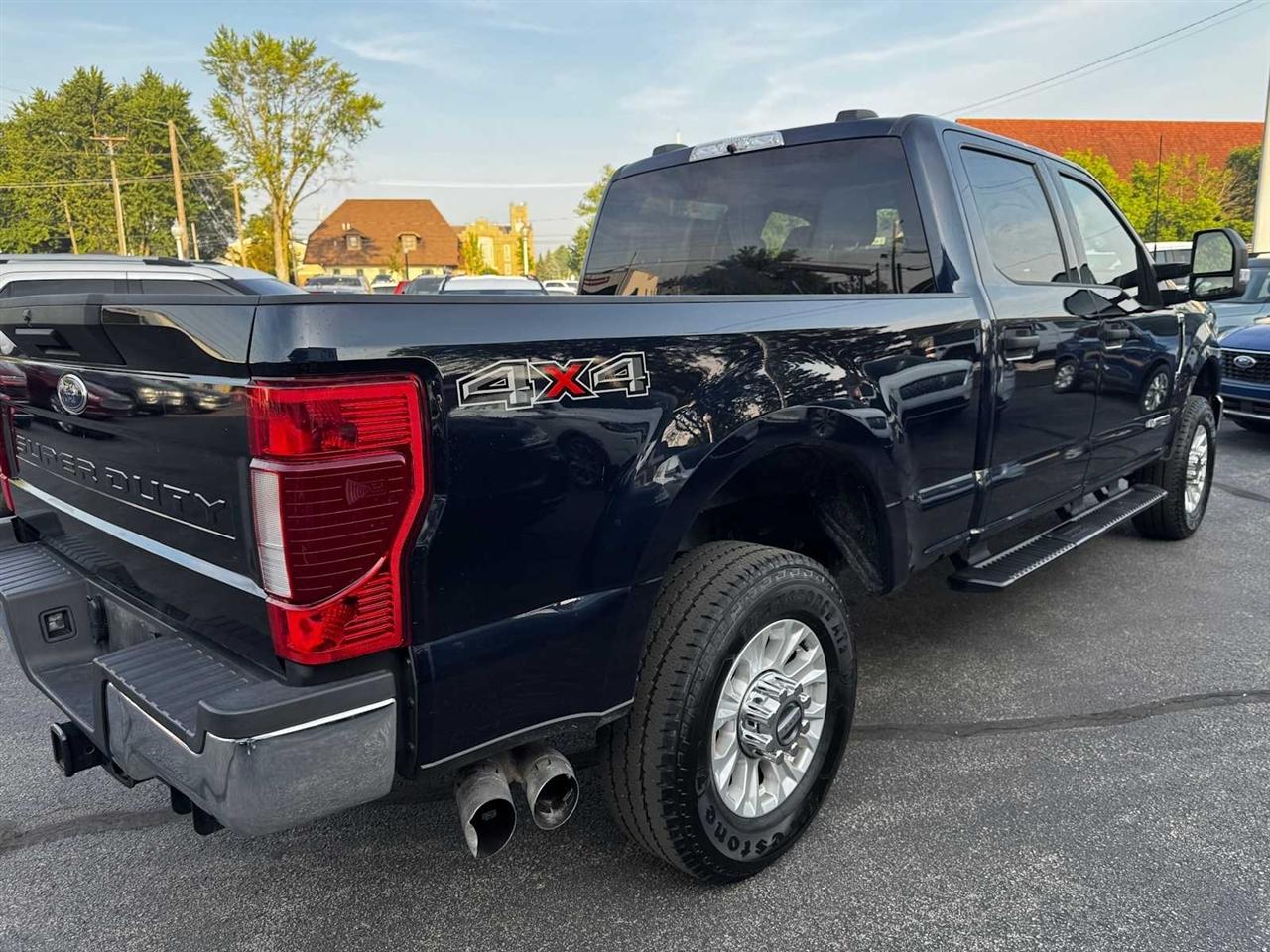 Ford Super Duty F-350 SRW XLT 4WD Crew Cab 6.75' Box 2022