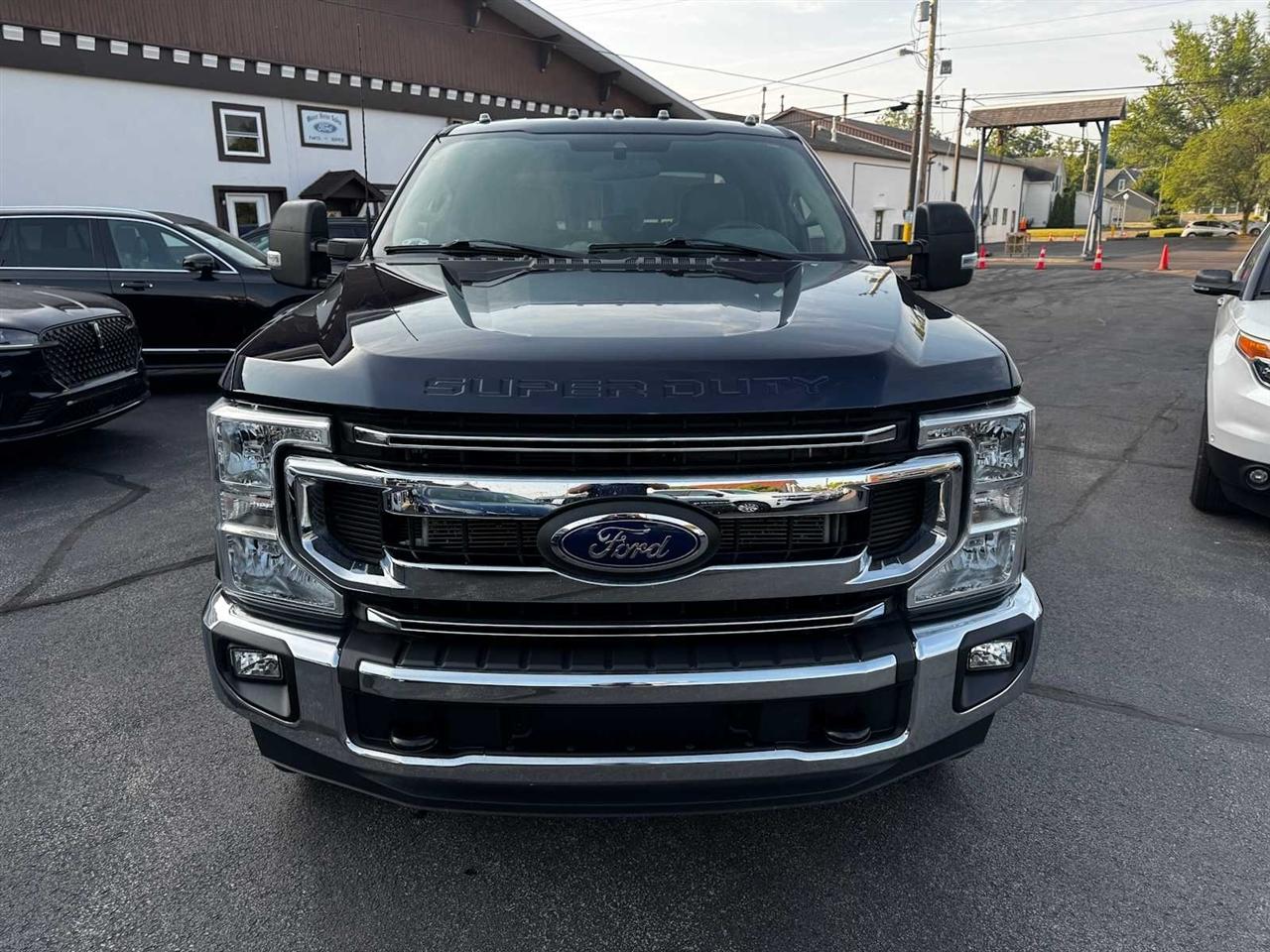 Ford Super Duty F-350 SRW XLT 4WD Crew Cab 6.75' Box 2022