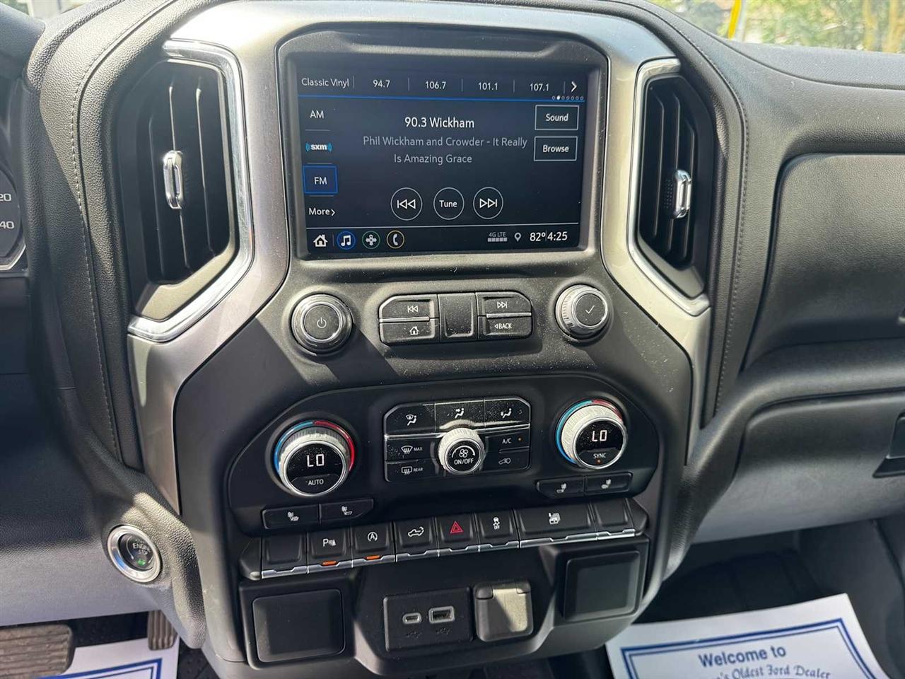 Chevrolet Silverado 1500 LTD 4WD Crew Cab 147" LT w/1LT 2022