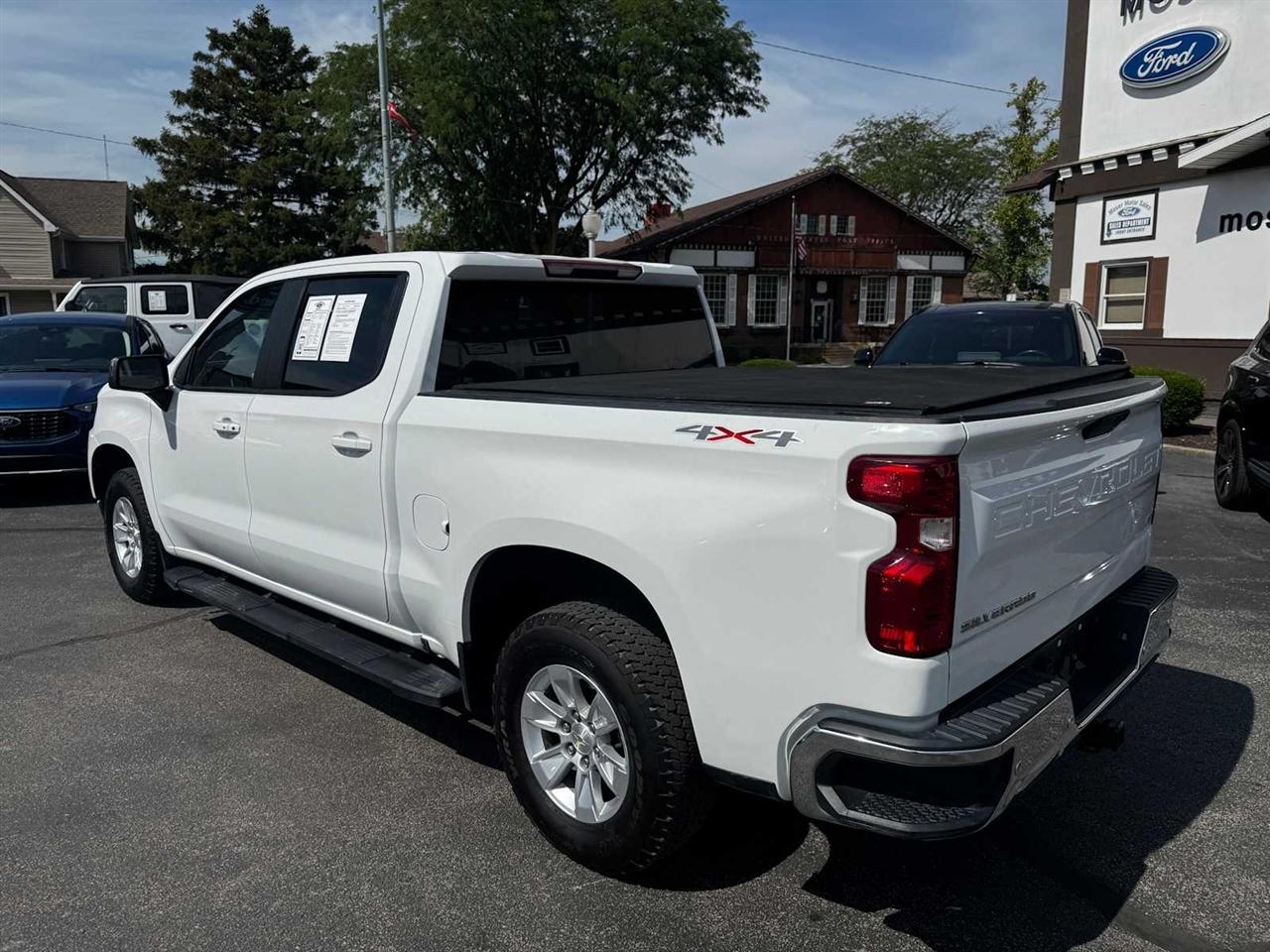 Chevrolet Silverado 1500 LTD 4WD Crew Cab 147" LT w/1LT 2022