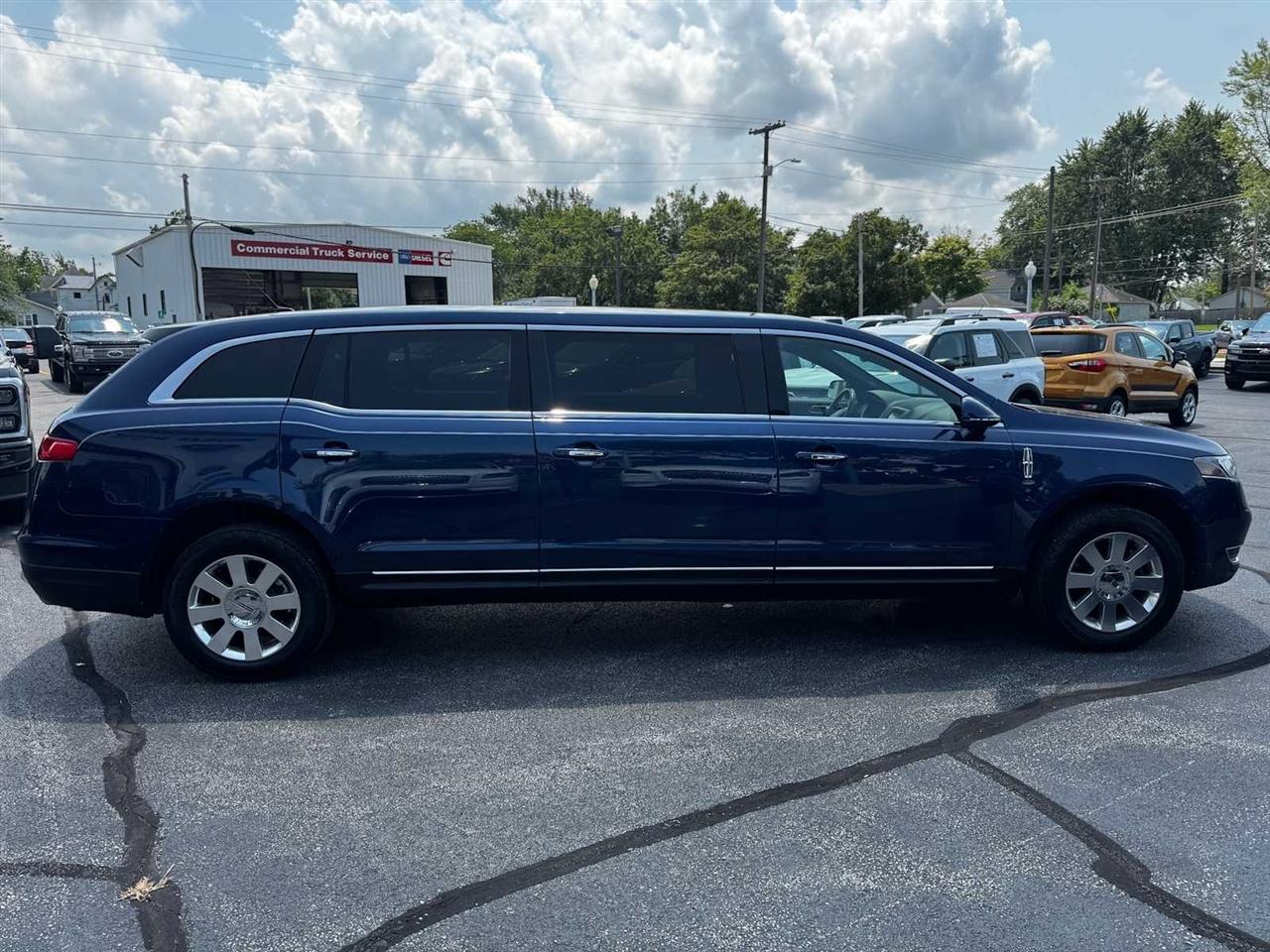 Lincoln MKT 4dr Wgn 3.7L AWD w/Limo Pkg 2013