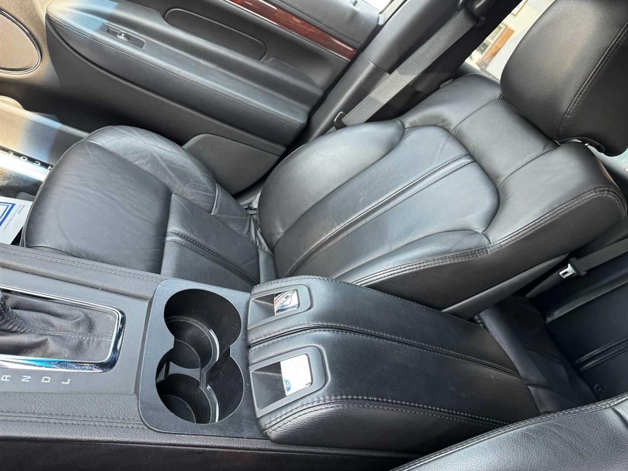 Lincoln MKT 4dr Wgn 3.7L AWD w/Limo Pkg 2013