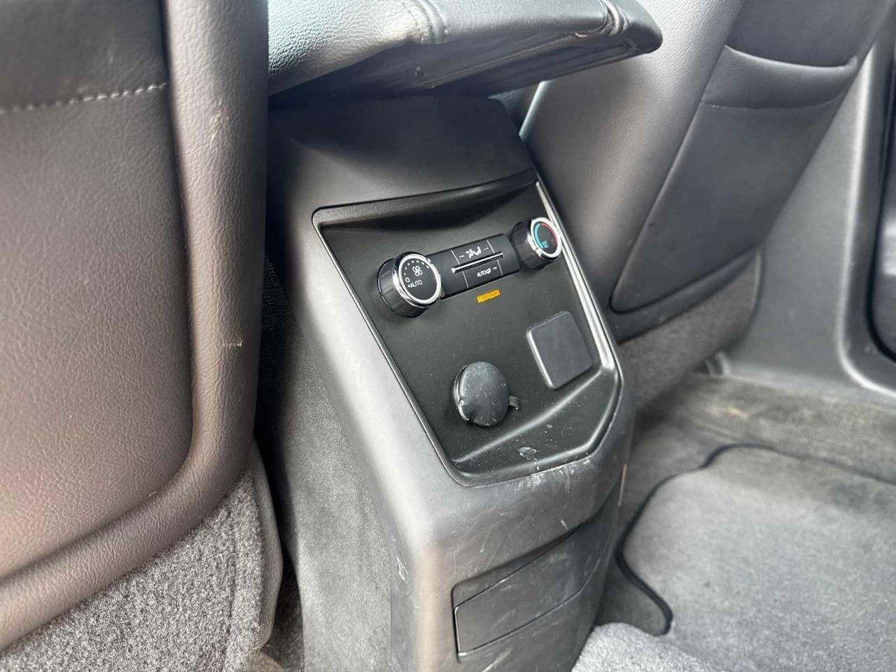 Lincoln MKT 4dr Wgn 3.7L AWD w/Limo Pkg 2013