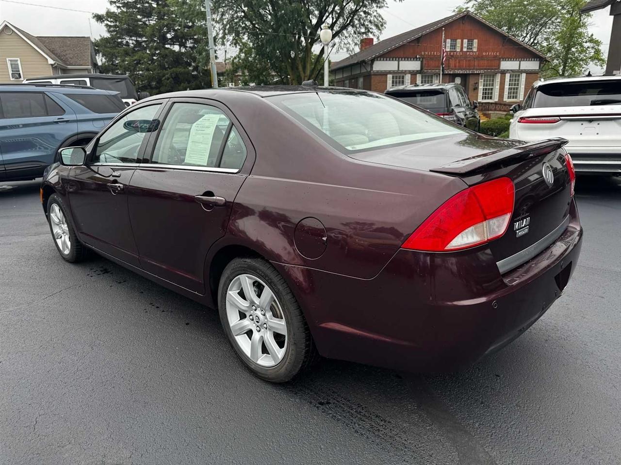 Mercury Milan 4dr Sdn Premier FWD 2011