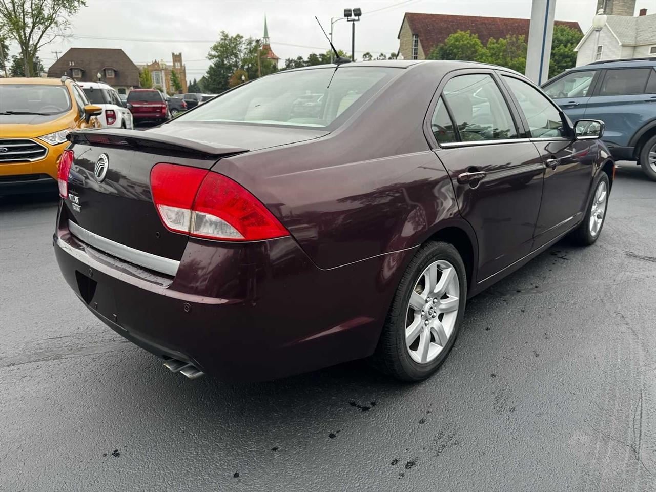 Mercury Milan 4dr Sdn Premier FWD 2011