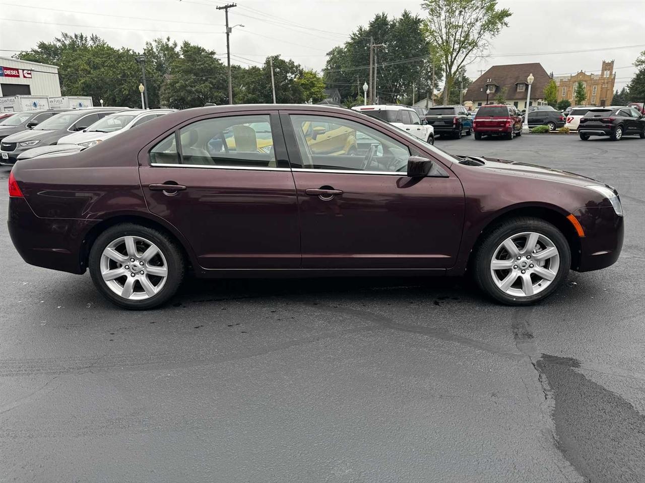 Mercury Milan 4dr Sdn Premier FWD 2011
