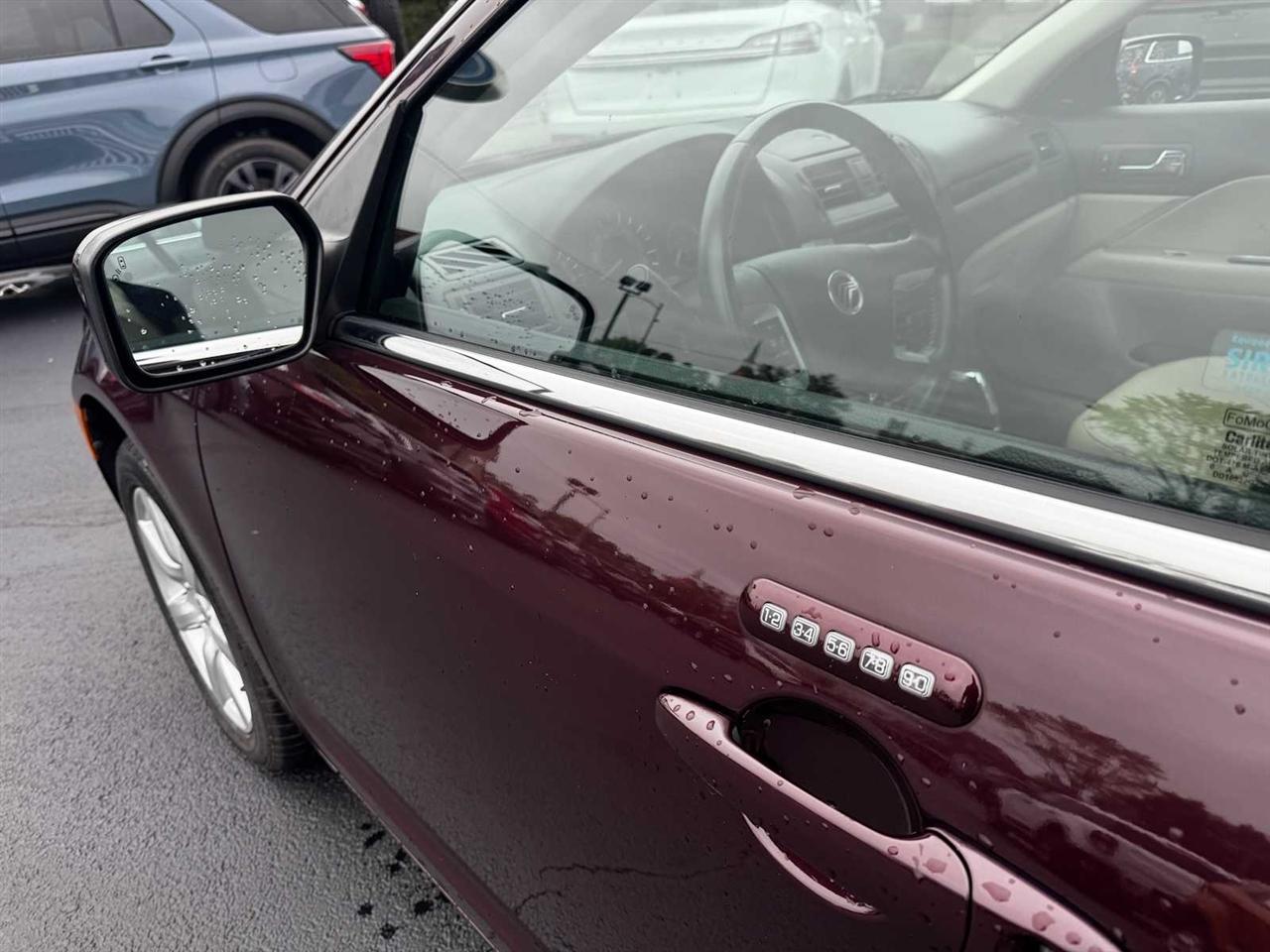 Mercury Milan 4dr Sdn Premier FWD 2011