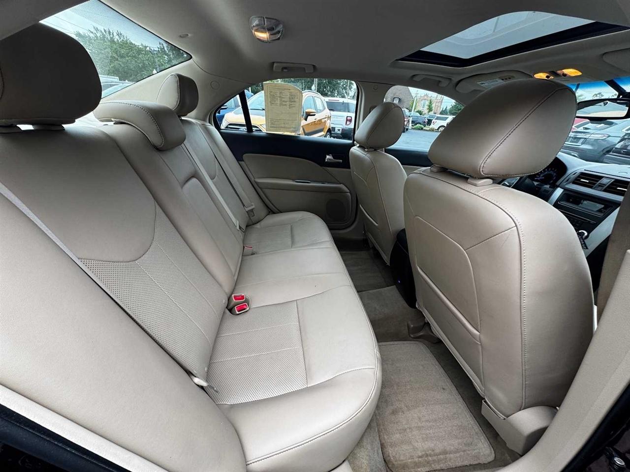 Mercury Milan 4dr Sdn Premier FWD 2011