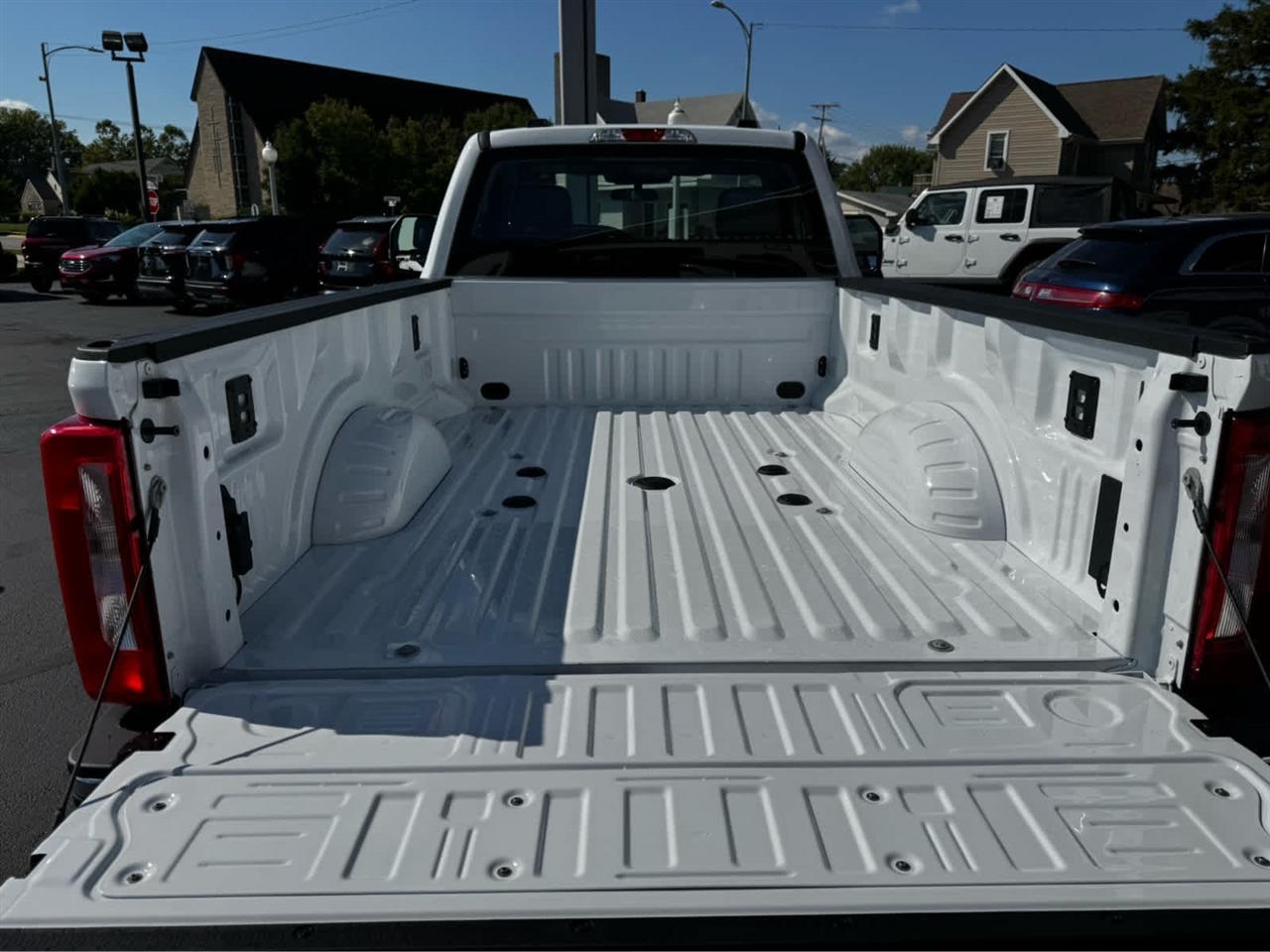 Ford Super Duty F-350 DRW XL 4WD Reg Cab 8' Box 2027