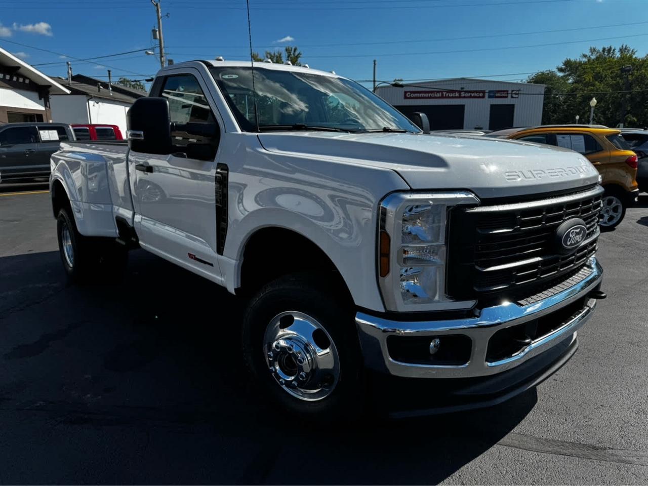 Ford Super Duty F-350 DRW XL 4WD Reg Cab 8' Box 2027