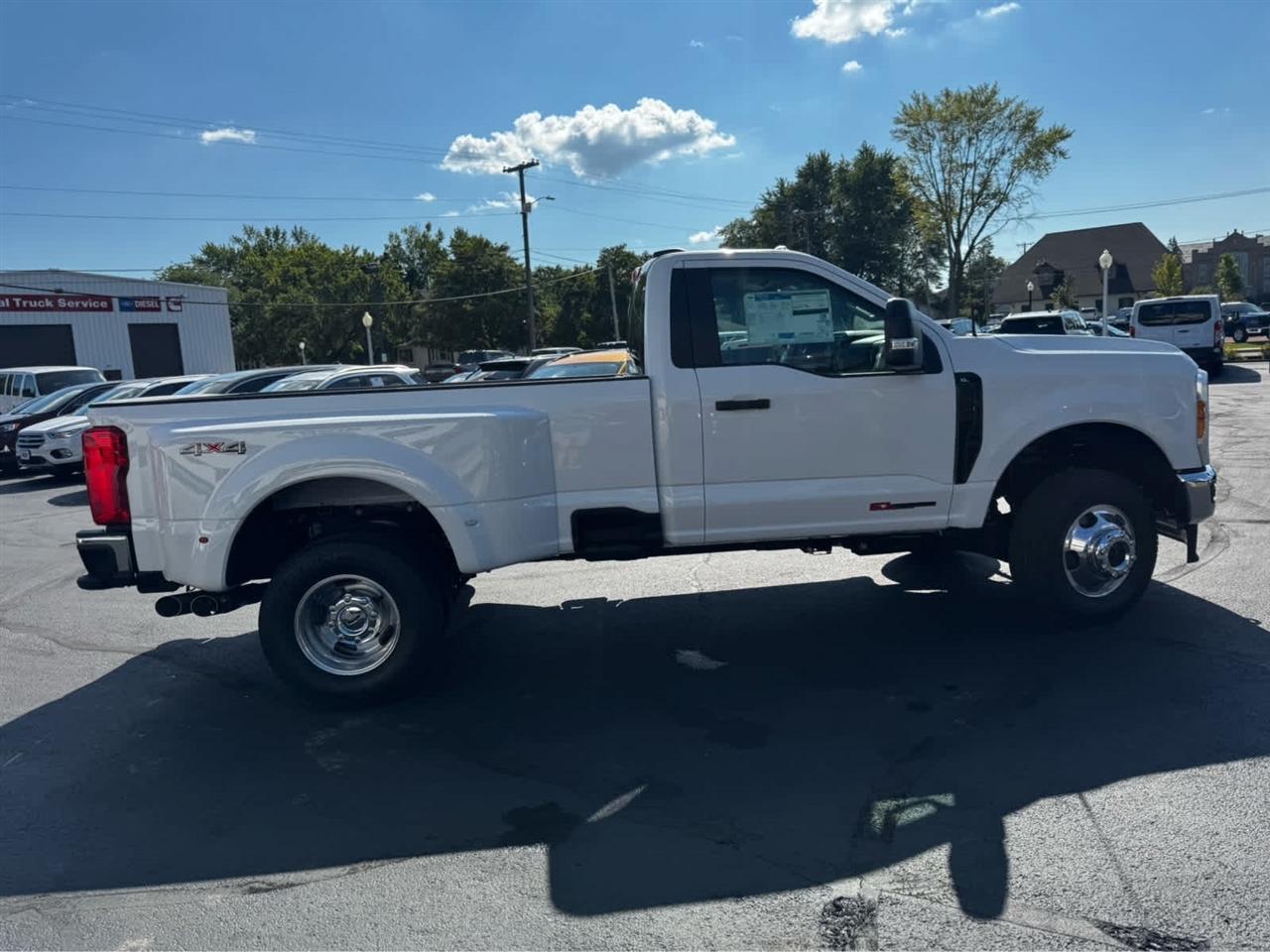 Ford Super Duty F-350 DRW XL 4WD Reg Cab 8' Box 2027
