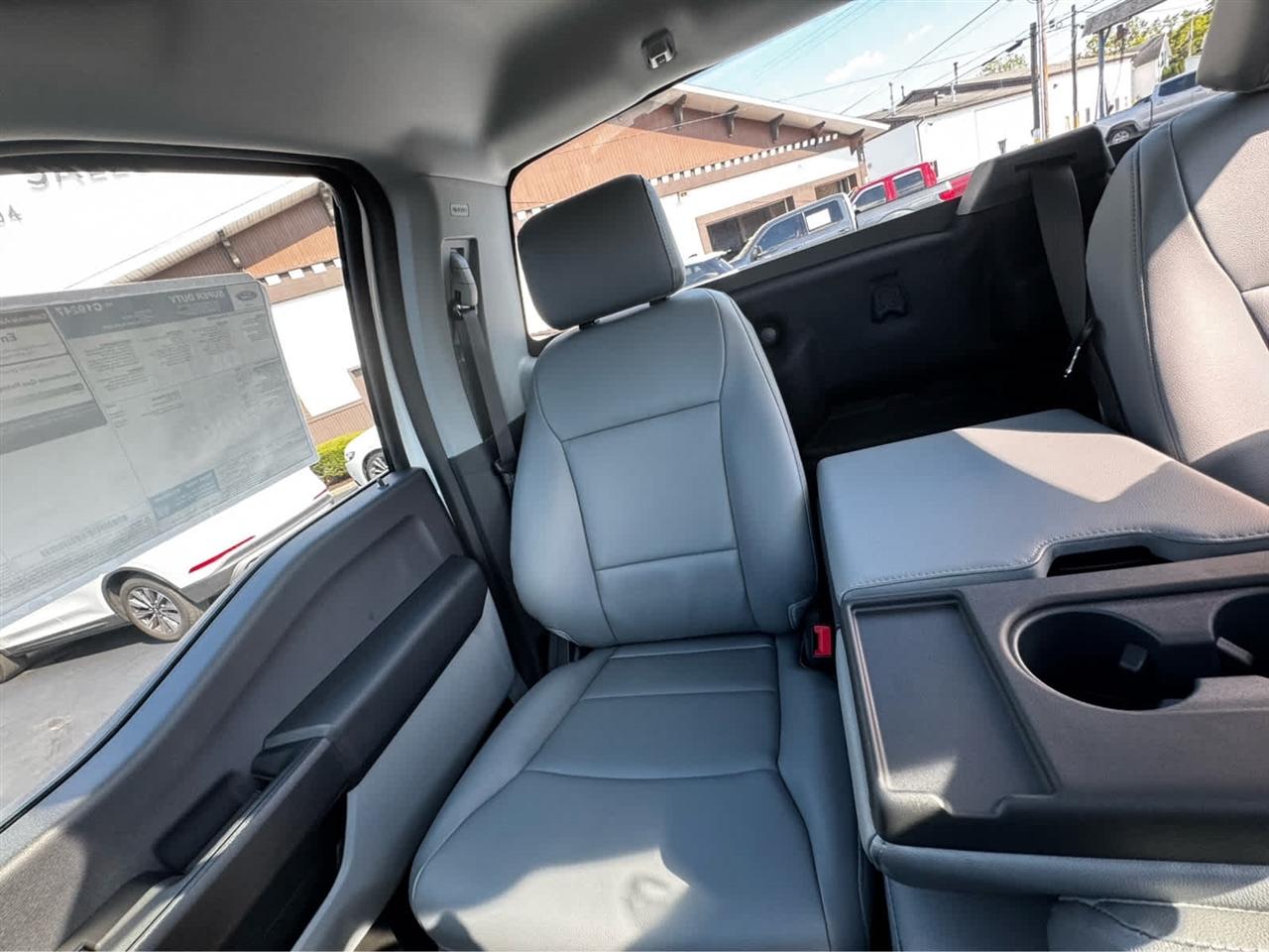 Ford Super Duty F-350 DRW XL 4WD Reg Cab 8' Box 2027