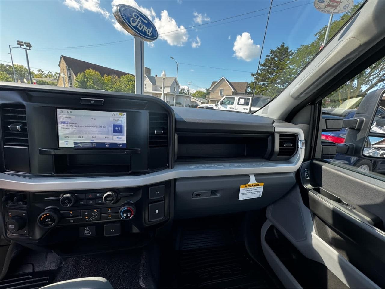 Ford Super Duty F-350 DRW XL 4WD Reg Cab 8' Box 2027