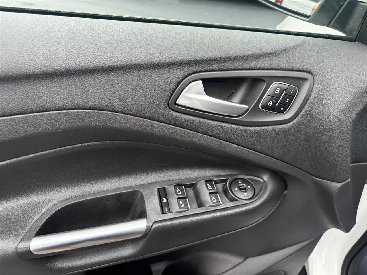 Ford Escape Titanium 4WD 2017