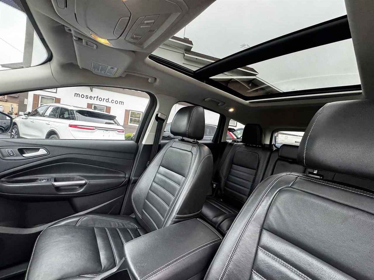 Ford Escape Titanium 4WD 2017