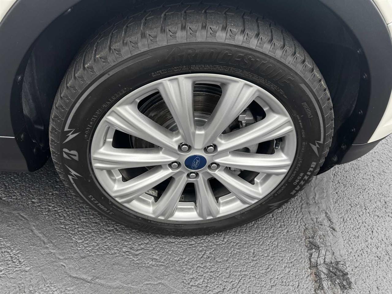 Ford Escape Titanium 4WD 2017