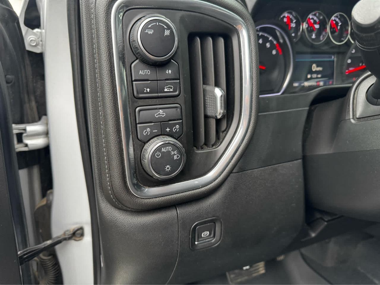 Chevrolet Silverado 1500 4WD Crew Cab 147" LT 2019