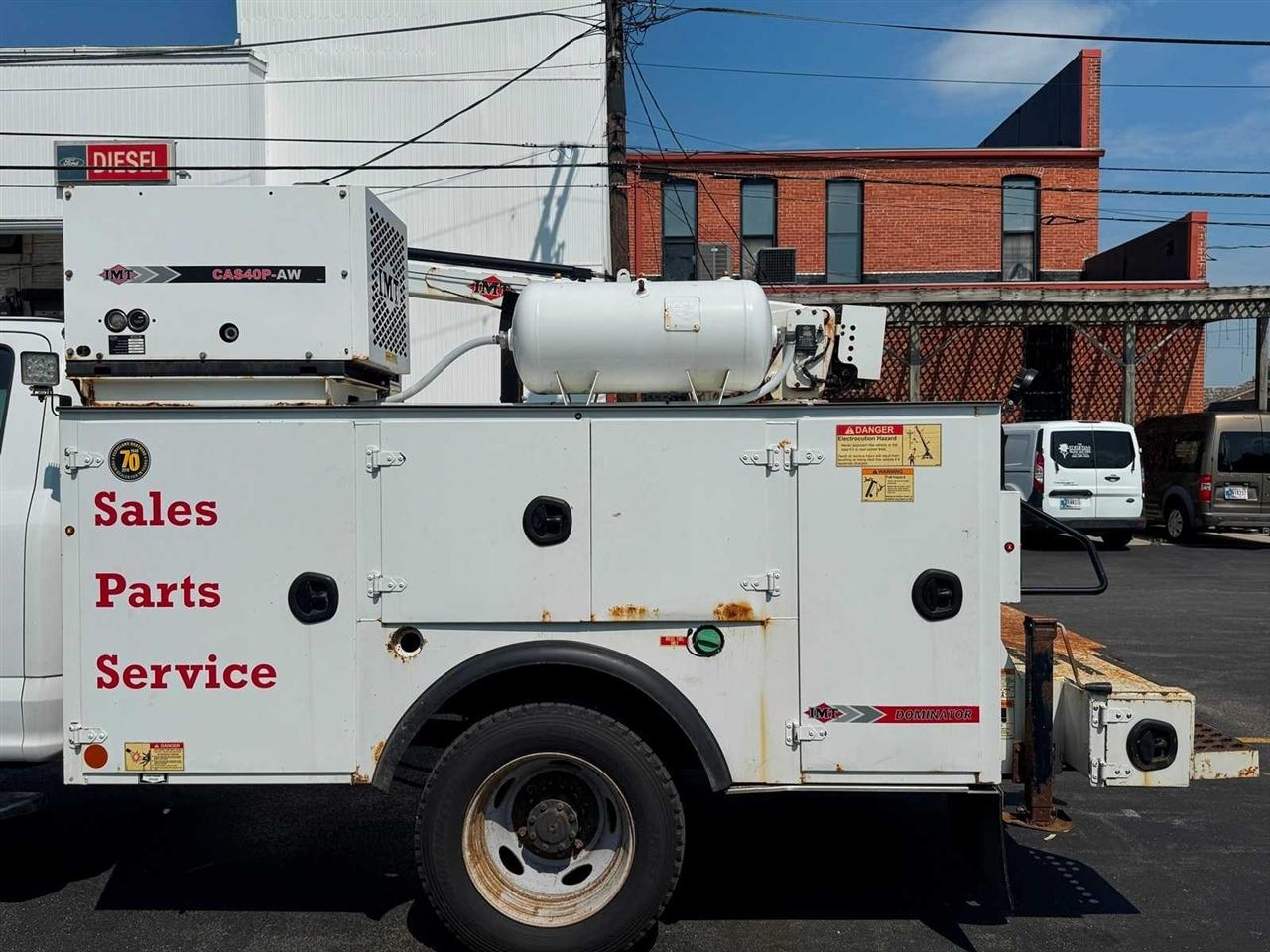 Ford Super Duty F-550 DRW XLT 4WD SuperCab 192" WB 84" CA 2017