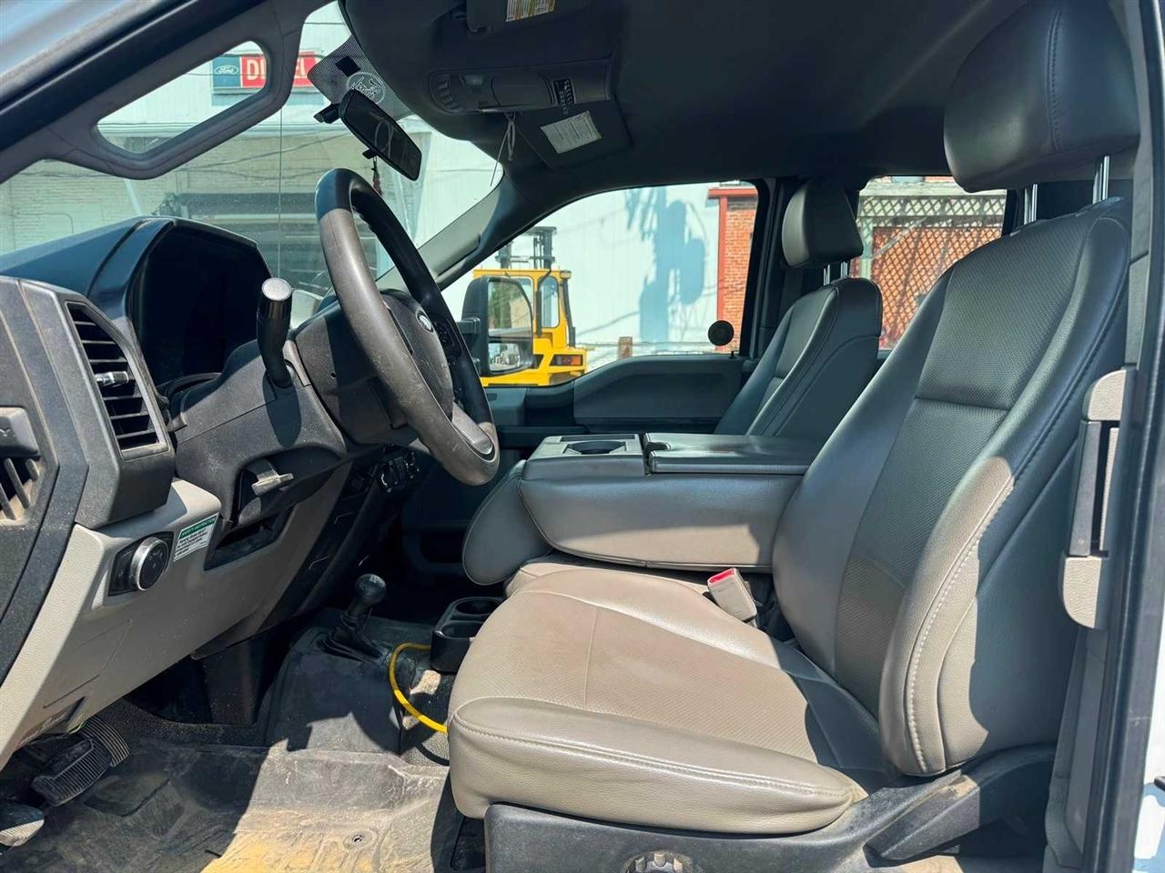 Ford Super Duty F-550 DRW XLT 4WD SuperCab 192" WB 84" CA 2017