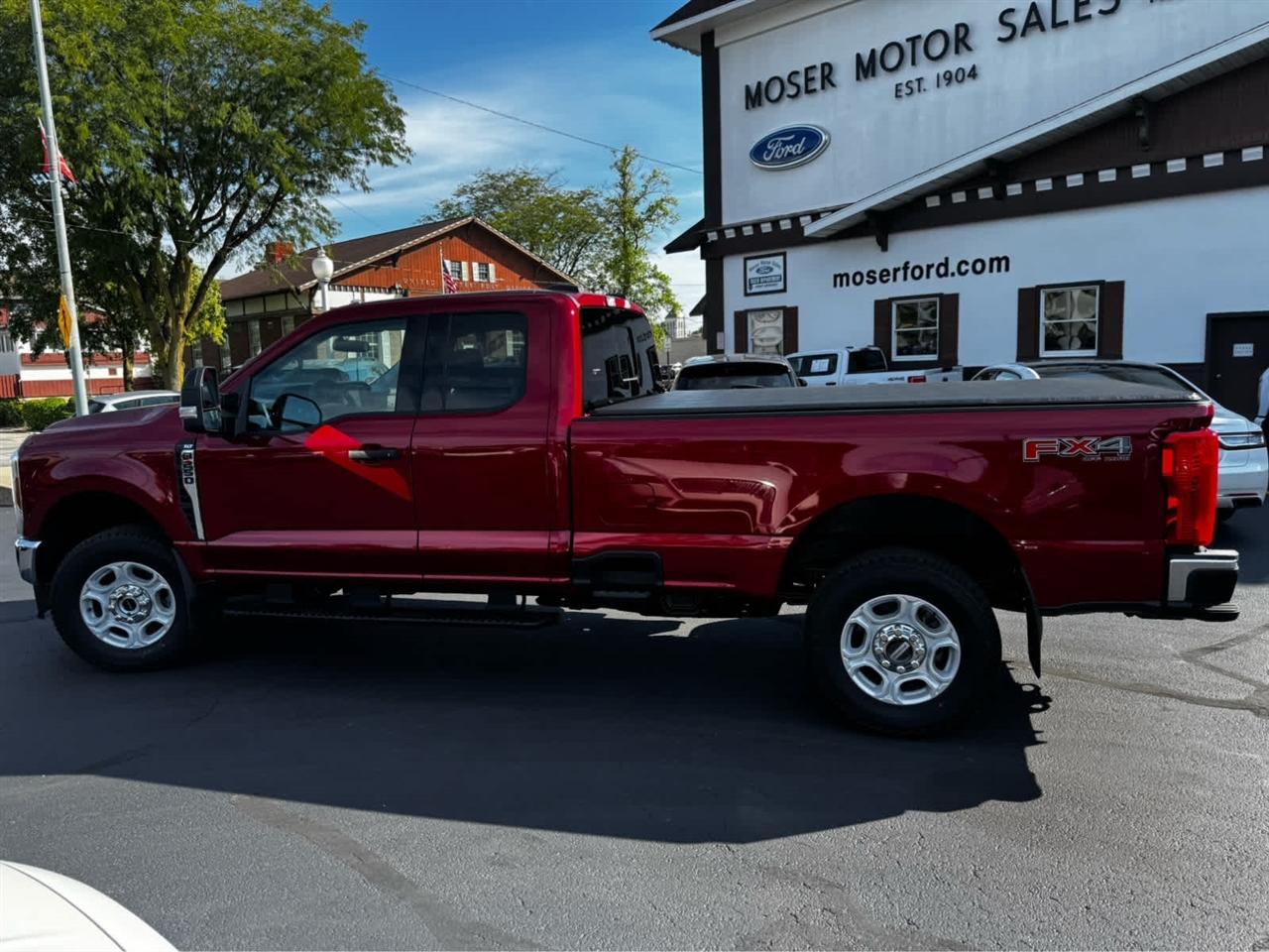 Ford Super Duty F-250 SRW XLT 4WD SuperCab 8' Box 2027